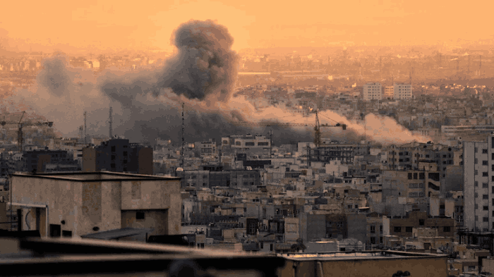 మిడిల్ ఈస్ట్ ఉద్రిక్తతల మధ్య వైరల్ అవుతున్న ‘పేపర్ స్ట్రా’ మీమ్స్