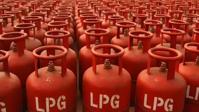 centre doubles 5 kg lpg cylinder allocation for migrant workers