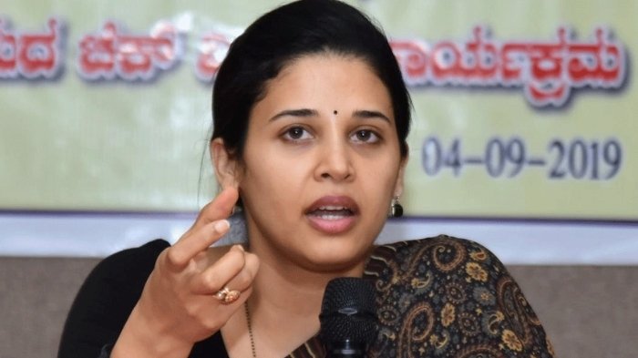 karnataka hc clears probe against rohini sindhuri in cloth bag purchase case